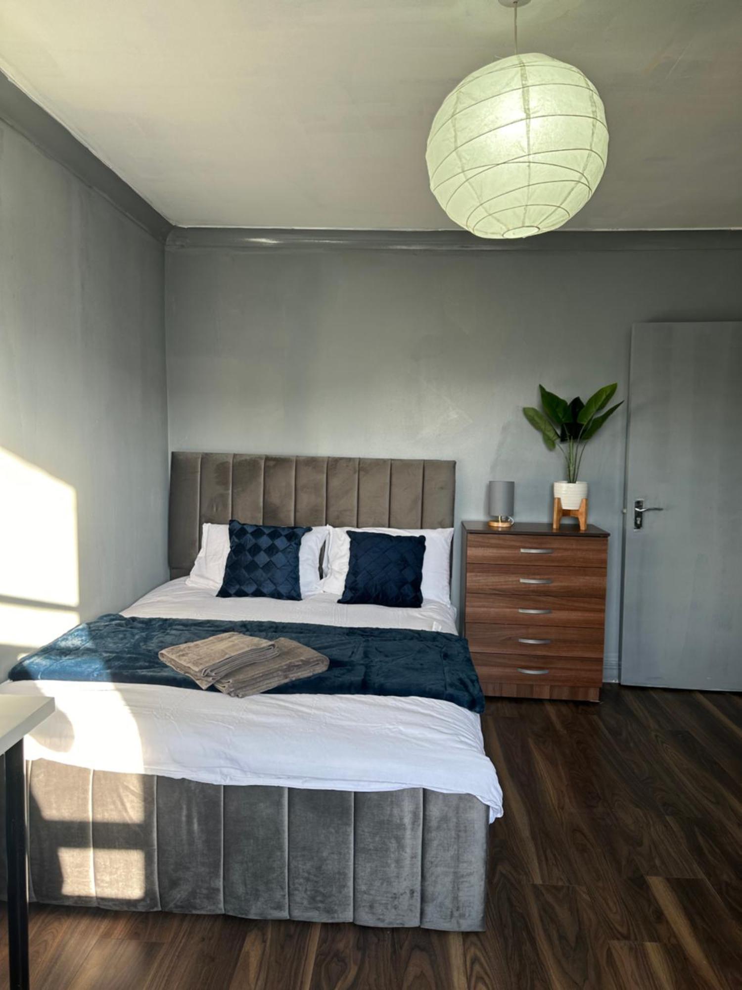 Luxury Room In A 4 Bedroom Flat! 4 Minutes Walk To Kingscross, St Pancras Londres Extérieur photo