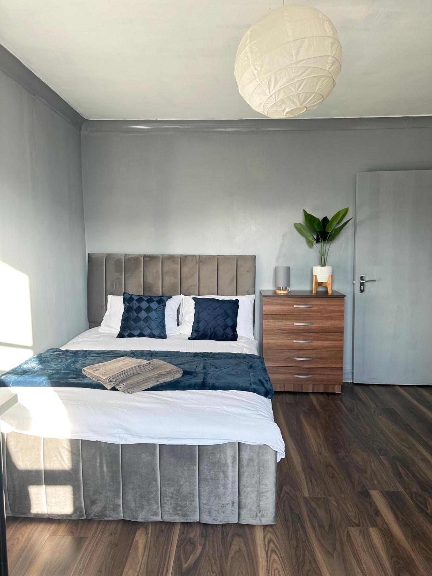 Luxury Room In A 4 Bedroom Flat! 4 Minutes Walk To Kingscross, St Pancras Londres Extérieur photo