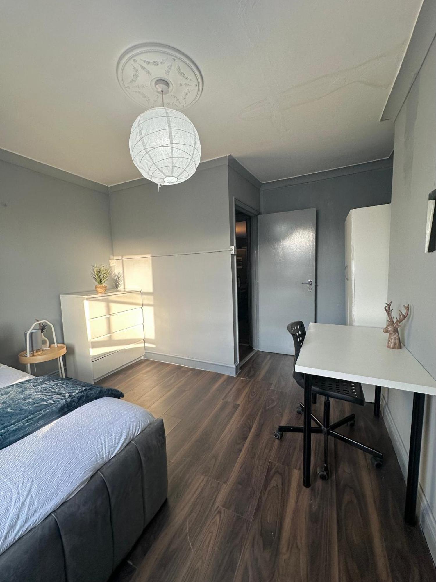 Luxury Room In A 4 Bedroom Flat! 4 Minutes Walk To Kingscross, St Pancras Londres Extérieur photo